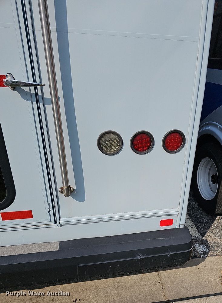 image for item DN8746 2015 Ford Champion E450 Super Duty  shuttle bus