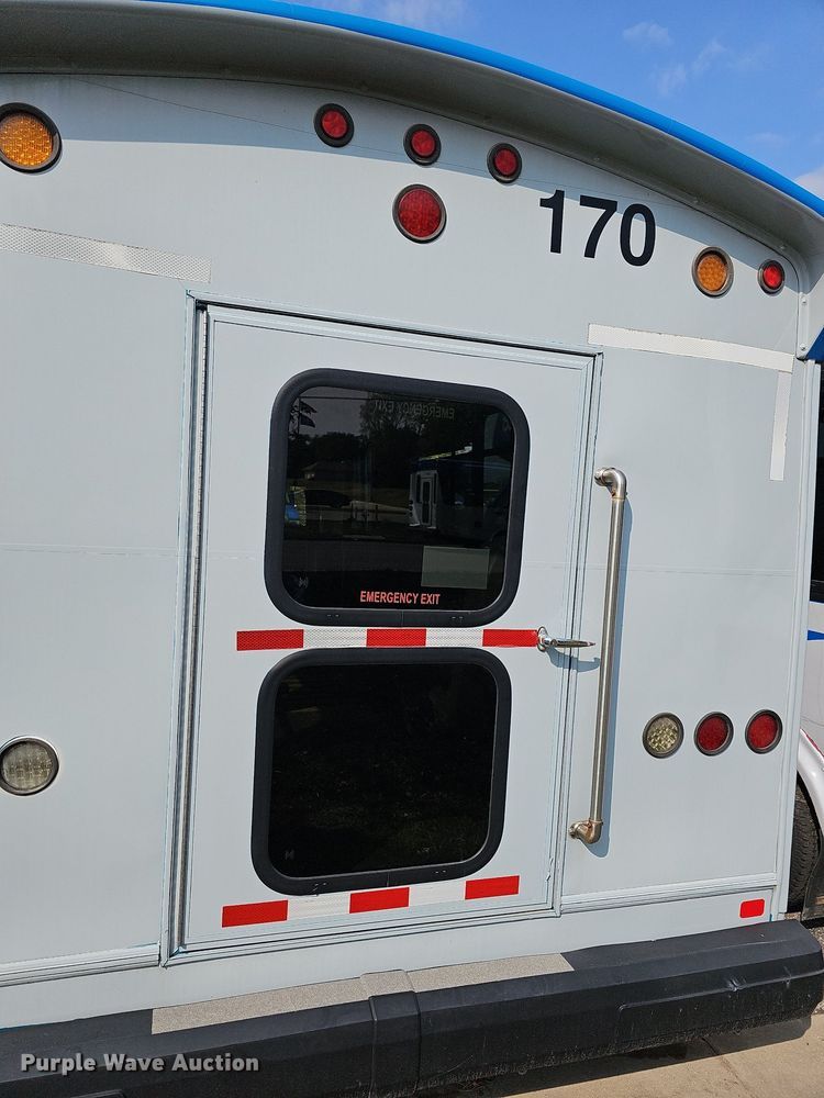 image for item DN8746 2015 Ford Champion E450 Super Duty  shuttle bus