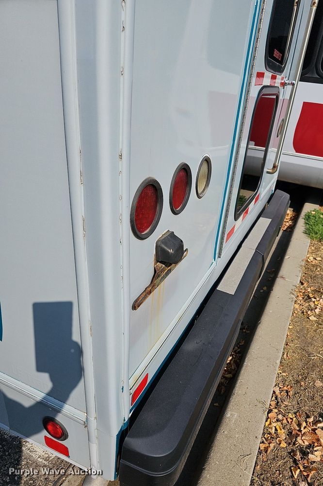 image for item DN8746 2015 Ford Champion E450 Super Duty  shuttle bus