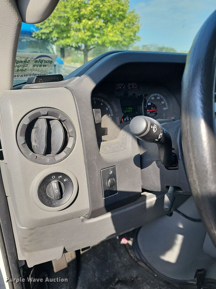 image for item DN8746 2015 Ford Champion E450 Super Duty  shuttle bus