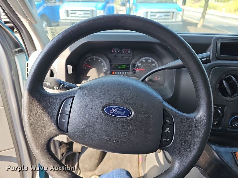 image for item DN8746 2015 Ford Champion E450 Super Duty  shuttle bus