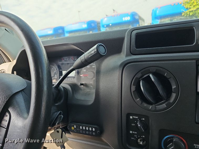 image for item DN8746 2015 Ford Champion E450 Super Duty  shuttle bus