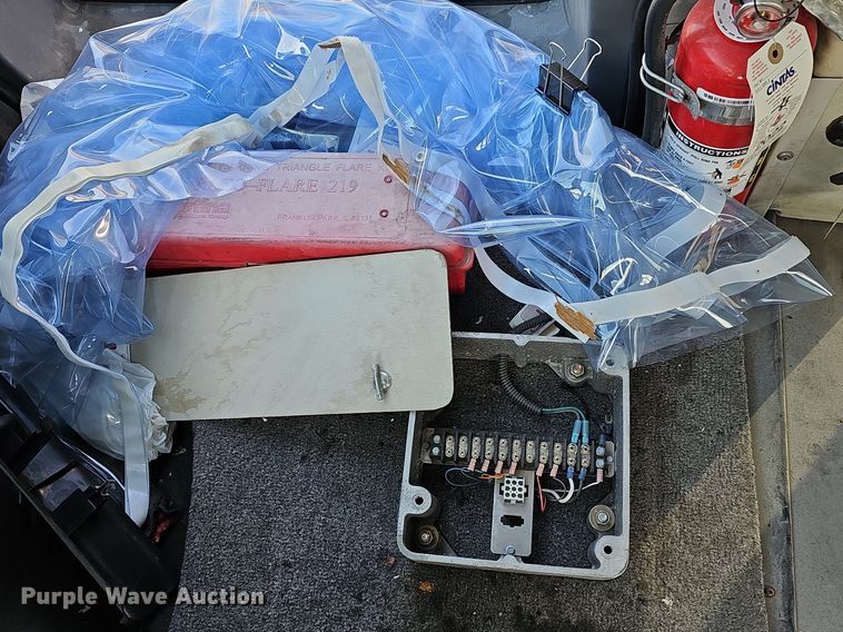 image for item DN8746 2015 Ford Champion E450 Super Duty  shuttle bus