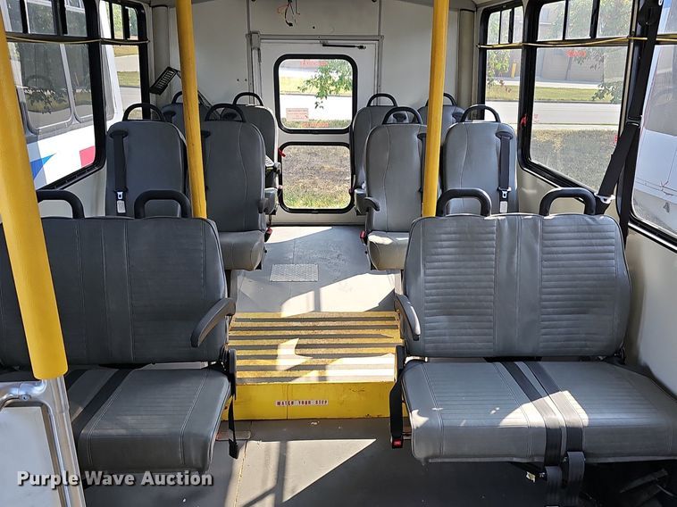 image for item DN8746 2015 Ford Champion E450 Super Duty  shuttle bus