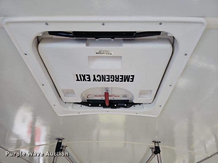 image for item DN8746 2015 Ford Champion E450 Super Duty  shuttle bus