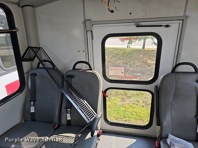 image for item DN8746 2015 Ford Champion E450 Super Duty  shuttle bus