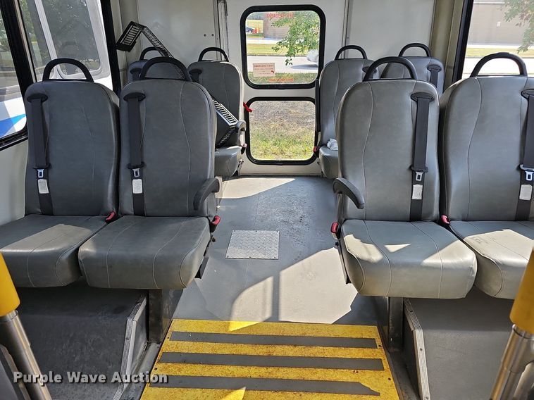 image for item DN8746 2015 Ford Champion E450 Super Duty  shuttle bus