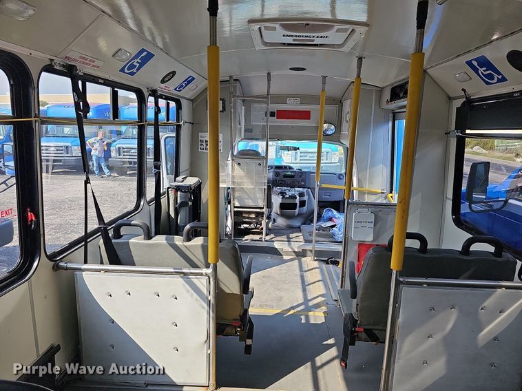 image for item DN8746 2015 Ford Champion E450 Super Duty  shuttle bus