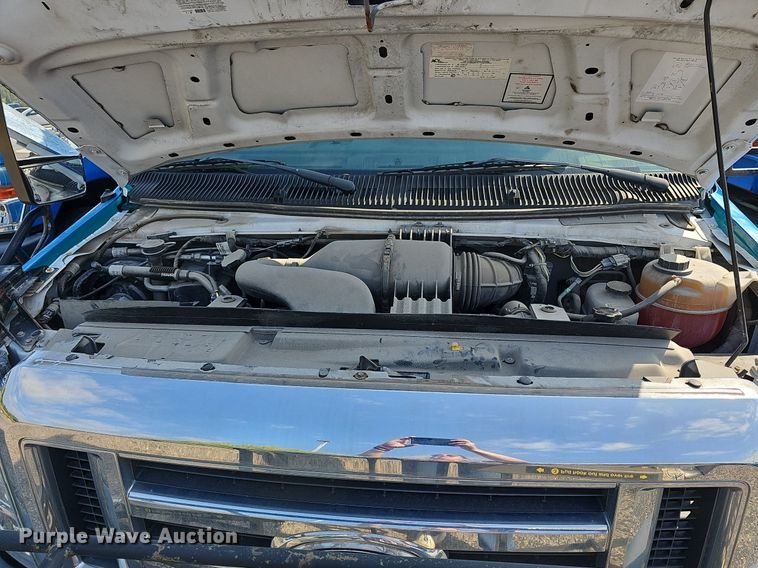 image for item DN8746 2015 Ford Champion E450 Super Duty  shuttle bus