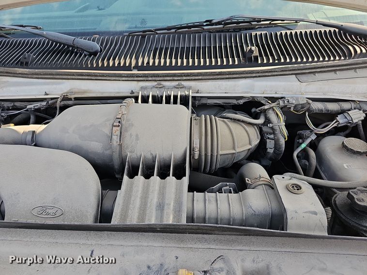 image for item DN8746 2015 Ford Champion E450 Super Duty  shuttle bus