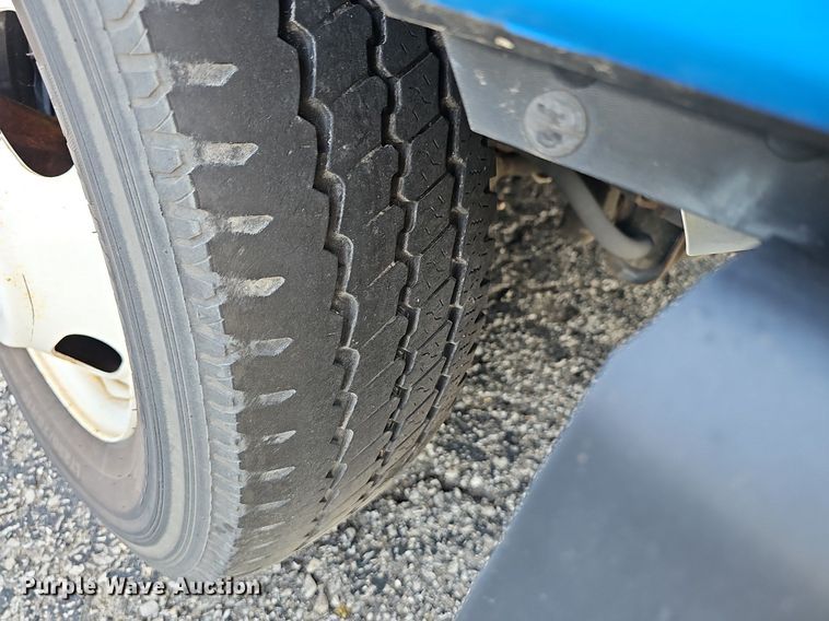 image for item DN8746 2015 Ford Champion E450 Super Duty  shuttle bus