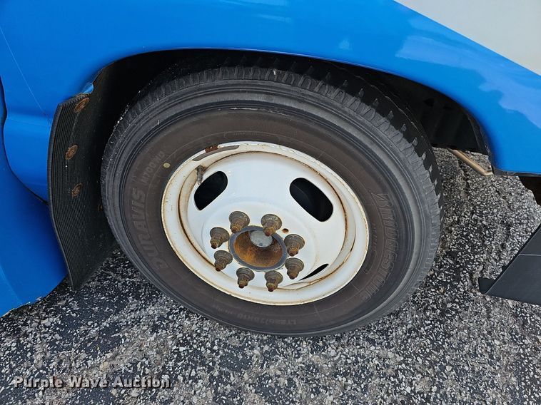 image for item DN8746 2015 Ford Champion E450 Super Duty  shuttle bus