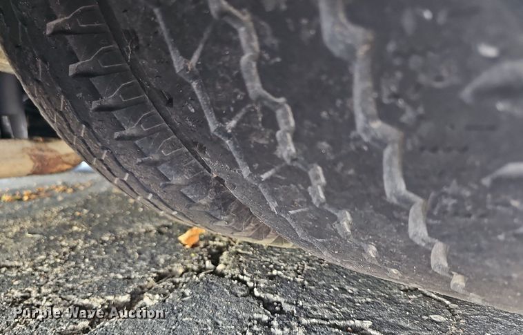 image for item DN8746 2015 Ford Champion E450 Super Duty  shuttle bus