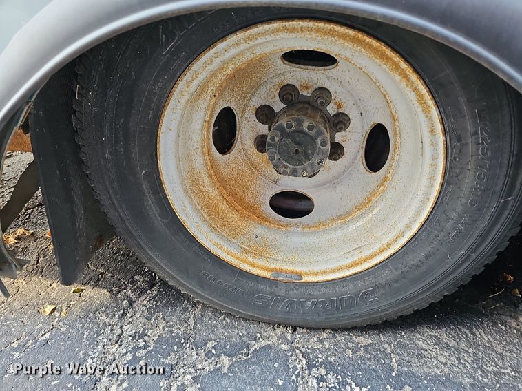 image for item DN8746 2015 Ford Champion E450 Super Duty  shuttle bus