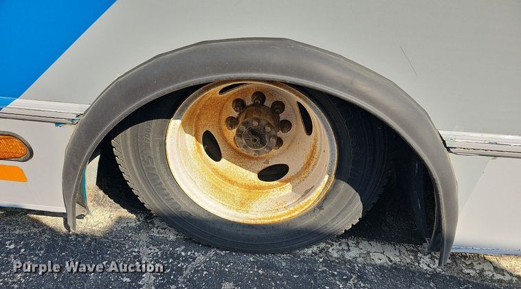 image for item DN8746 2015 Ford Champion E450 Super Duty  shuttle bus