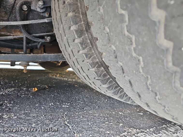 image for item DN8746 2015 Ford Champion E450 Super Duty  shuttle bus