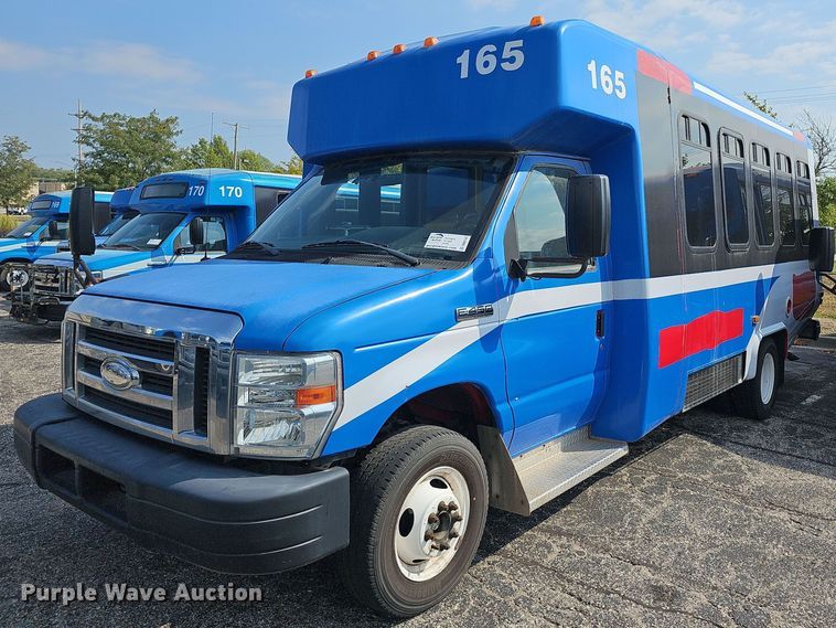 image for item DN8747 2014 Ford E450 Super Duty  shuttle bus