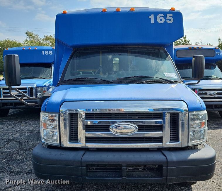 image for item DN8747 2014 Ford E450 Super Duty  shuttle bus