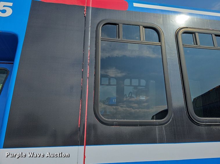 image for item DN8747 2014 Ford E450 Super Duty  shuttle bus