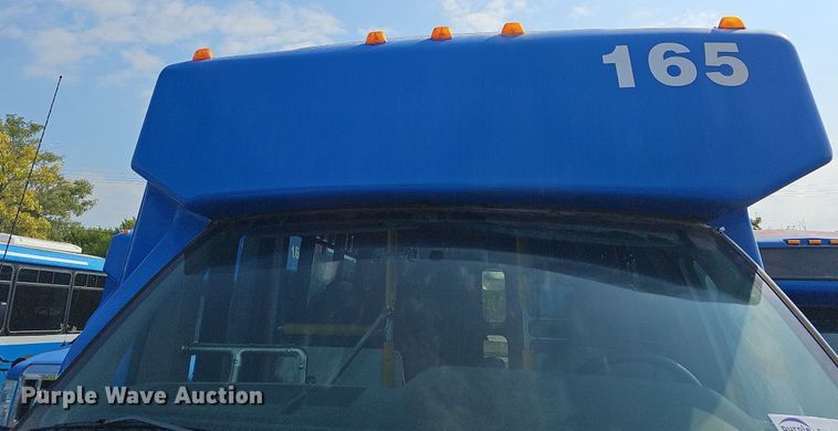 image for item DN8747 2014 Ford E450 Super Duty  shuttle bus