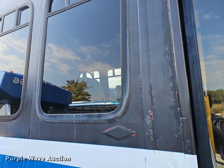 image for item DN8747 2014 Ford E450 Super Duty  shuttle bus