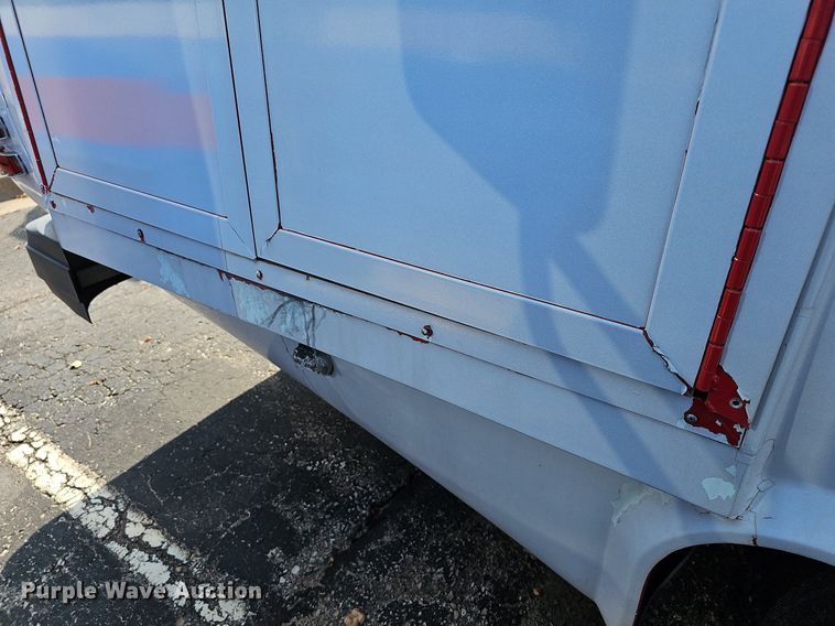 image for item DN8747 2014 Ford E450 Super Duty  shuttle bus