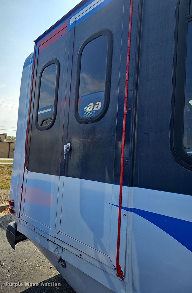 image for item DN8747 2014 Ford E450 Super Duty  shuttle bus