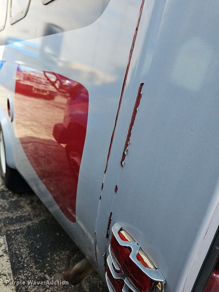 image for item DN8747 2014 Ford E450 Super Duty  shuttle bus