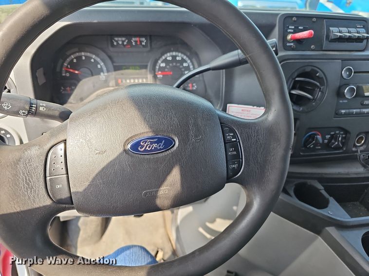 image for item DN8747 2014 Ford E450 Super Duty  shuttle bus