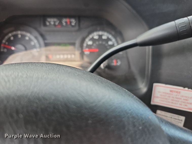 image for item DN8747 2014 Ford E450 Super Duty  shuttle bus