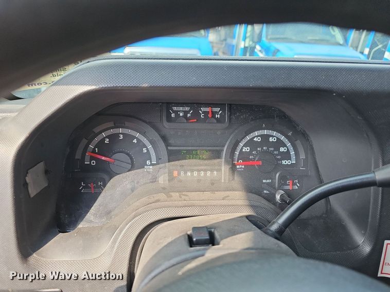 image for item DN8747 2014 Ford E450 Super Duty  shuttle bus