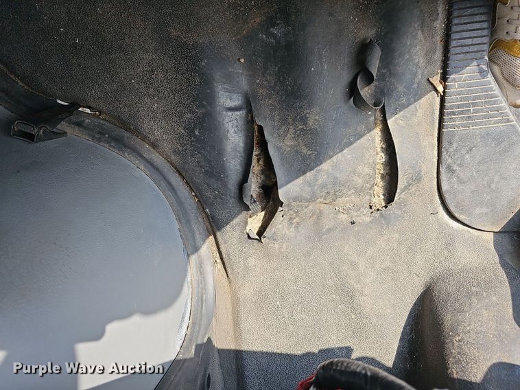 image for item DN8747 2014 Ford E450 Super Duty  shuttle bus