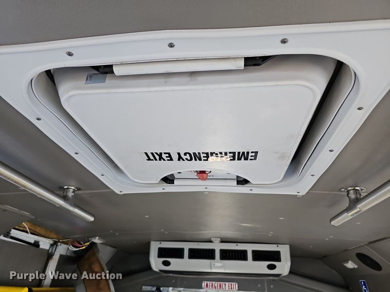 image for item DN8747 2014 Ford E450 Super Duty  shuttle bus