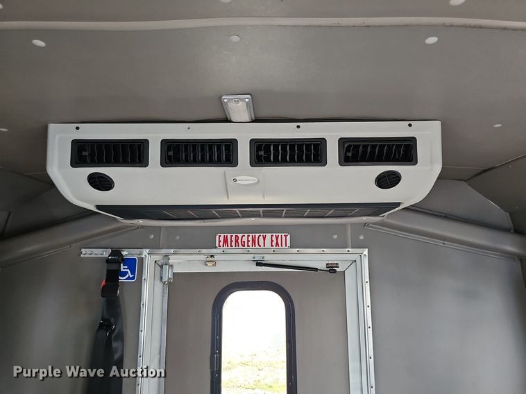 image for item DN8747 2014 Ford E450 Super Duty  shuttle bus