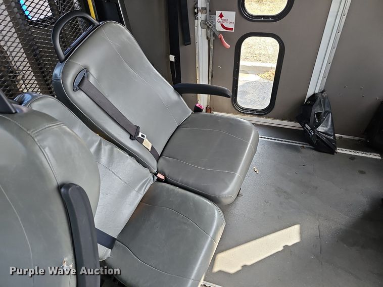 image for item DN8747 2014 Ford E450 Super Duty  shuttle bus