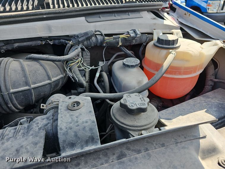 image for item DN8747 2014 Ford E450 Super Duty  shuttle bus