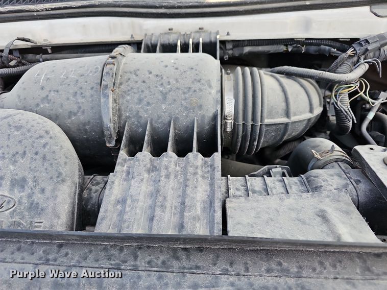 image for item DN8747 2014 Ford E450 Super Duty  shuttle bus