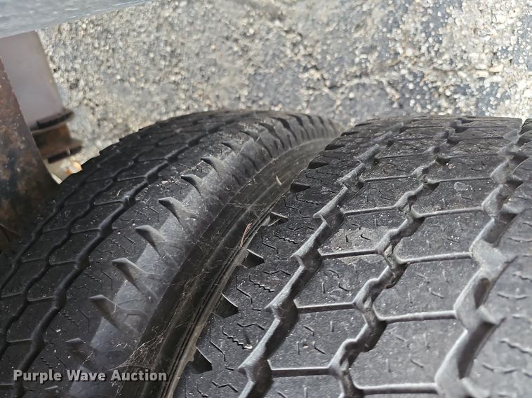 image for item DN8747 2014 Ford E450 Super Duty  shuttle bus