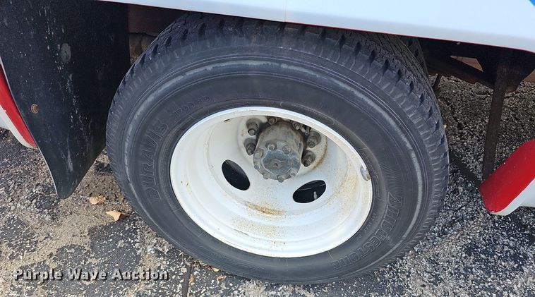 image for item DN8747 2014 Ford E450 Super Duty  shuttle bus