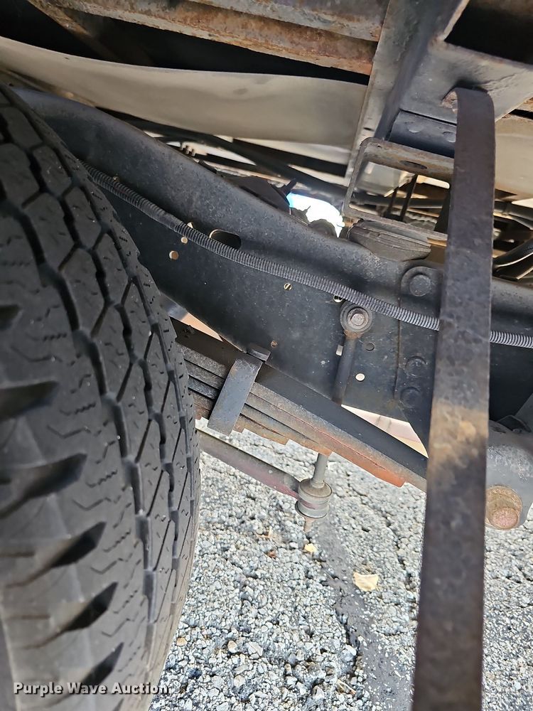 image for item DN8747 2014 Ford E450 Super Duty  shuttle bus