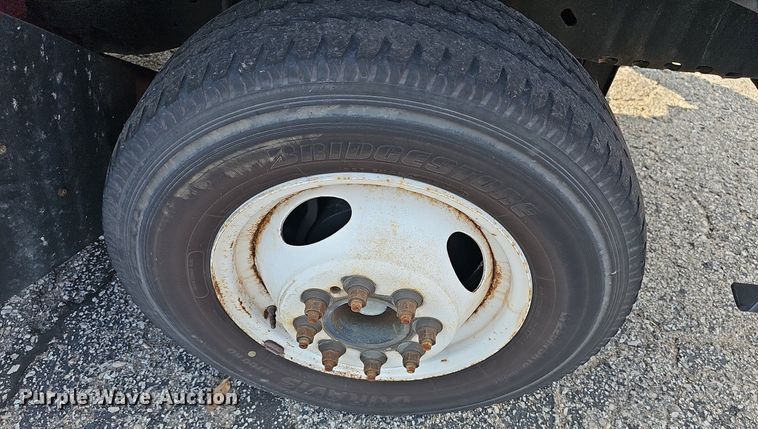 image for item DN8747 2014 Ford E450 Super Duty  shuttle bus