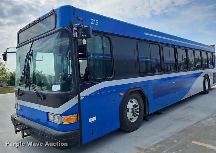 image for item DN8749 2007 Gillig  shuttle bus