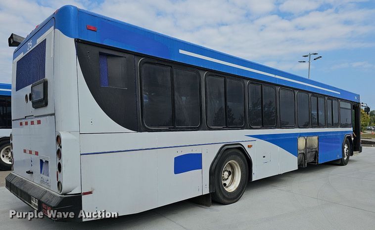 image for item DN8749 2007 Gillig  shuttle bus
