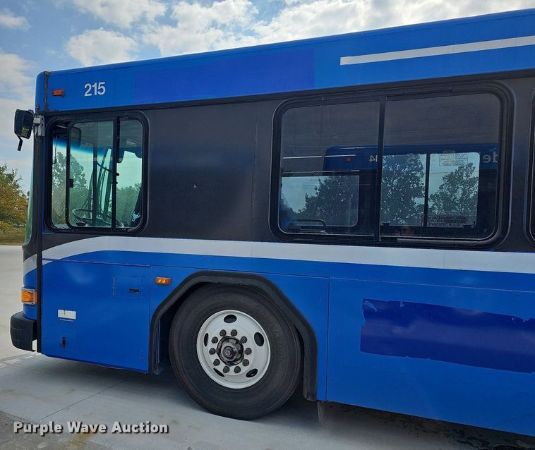 image for item DN8749 2007 Gillig  shuttle bus