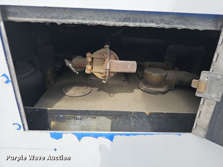 image for item DN8749 2007 Gillig  shuttle bus