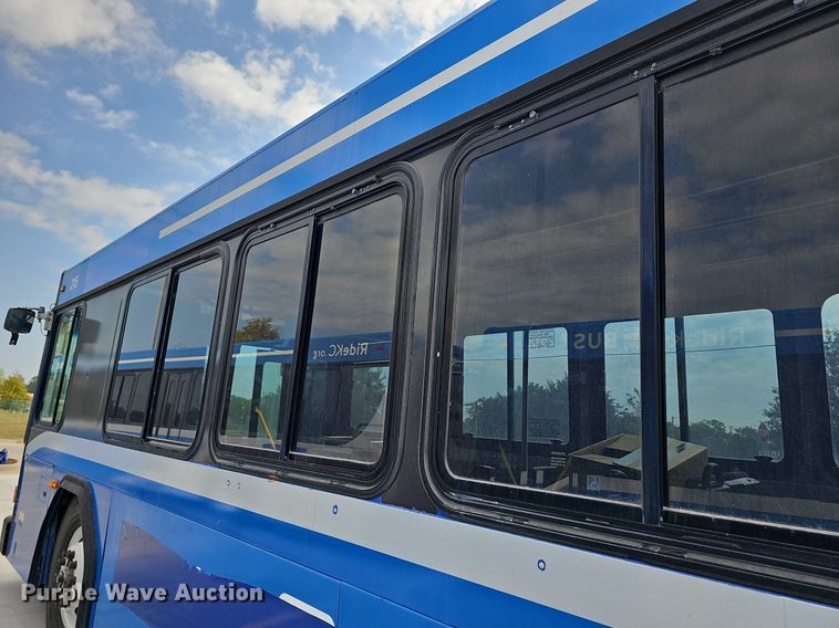 image for item DN8749 2007 Gillig  shuttle bus