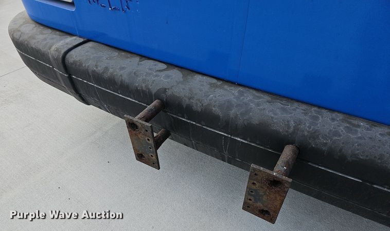 image for item DN8749 2007 Gillig  shuttle bus