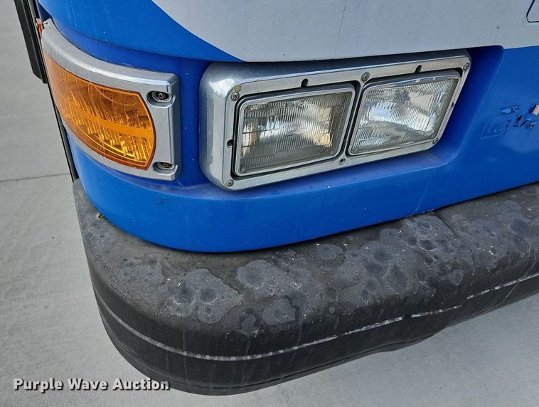 image for item DN8749 2007 Gillig  shuttle bus