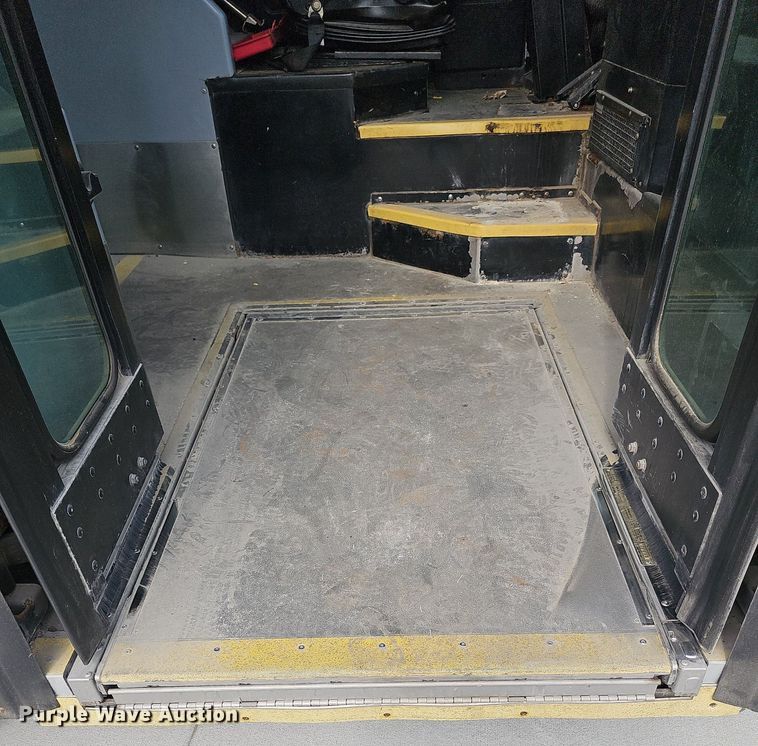 image for item DN8749 2007 Gillig  shuttle bus