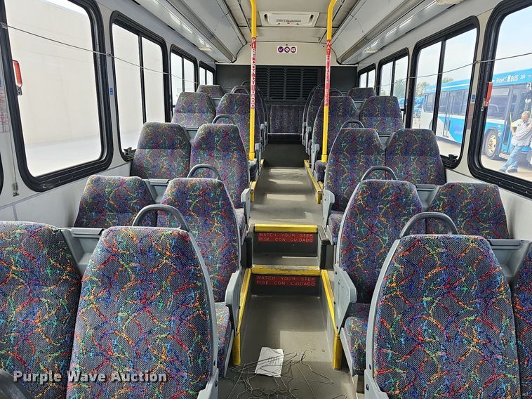 image for item DN8749 2007 Gillig  shuttle bus